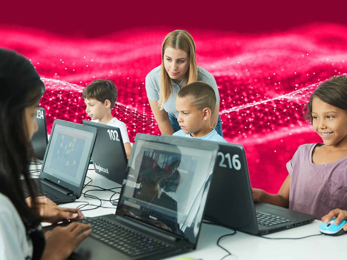 Robot programado por estudiantes de Coding Essentials